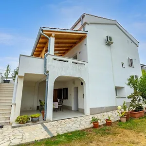 https://apartment-anton-punat.primorje-gorskikotar.com