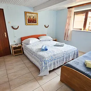 https://apartmani-mediteran.primorje-gorskikotar.com