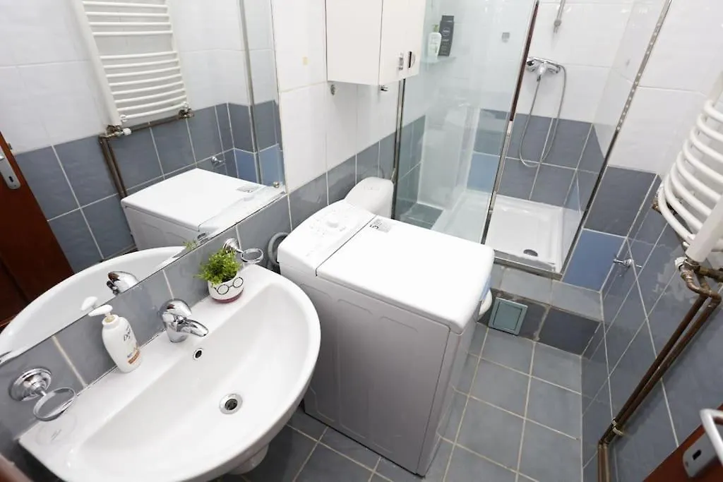 1 Bdrm Apartment In City Center Bucharest