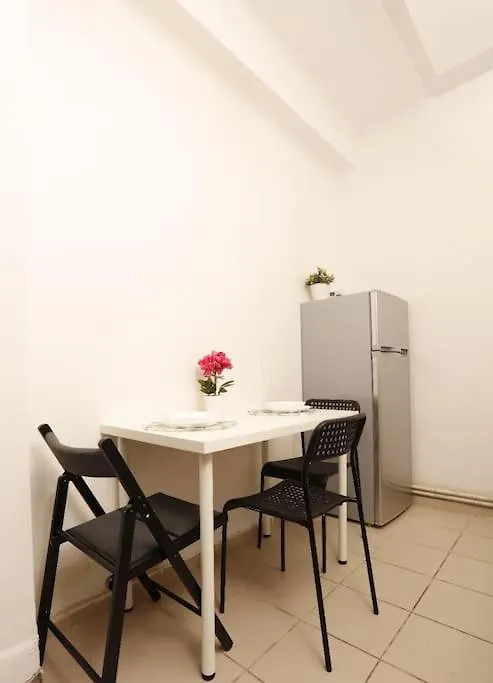 1 Bdrm Apartment In City Center Bukarest