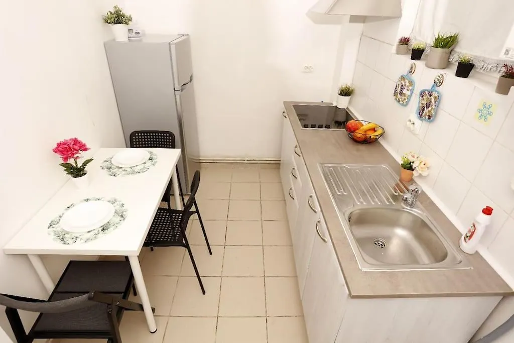 1 Bdrm Apartment In City Center Bukarest 0*,